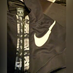 Like new NIKE Pullover hoodie. Youth size XL (13-15 yr).